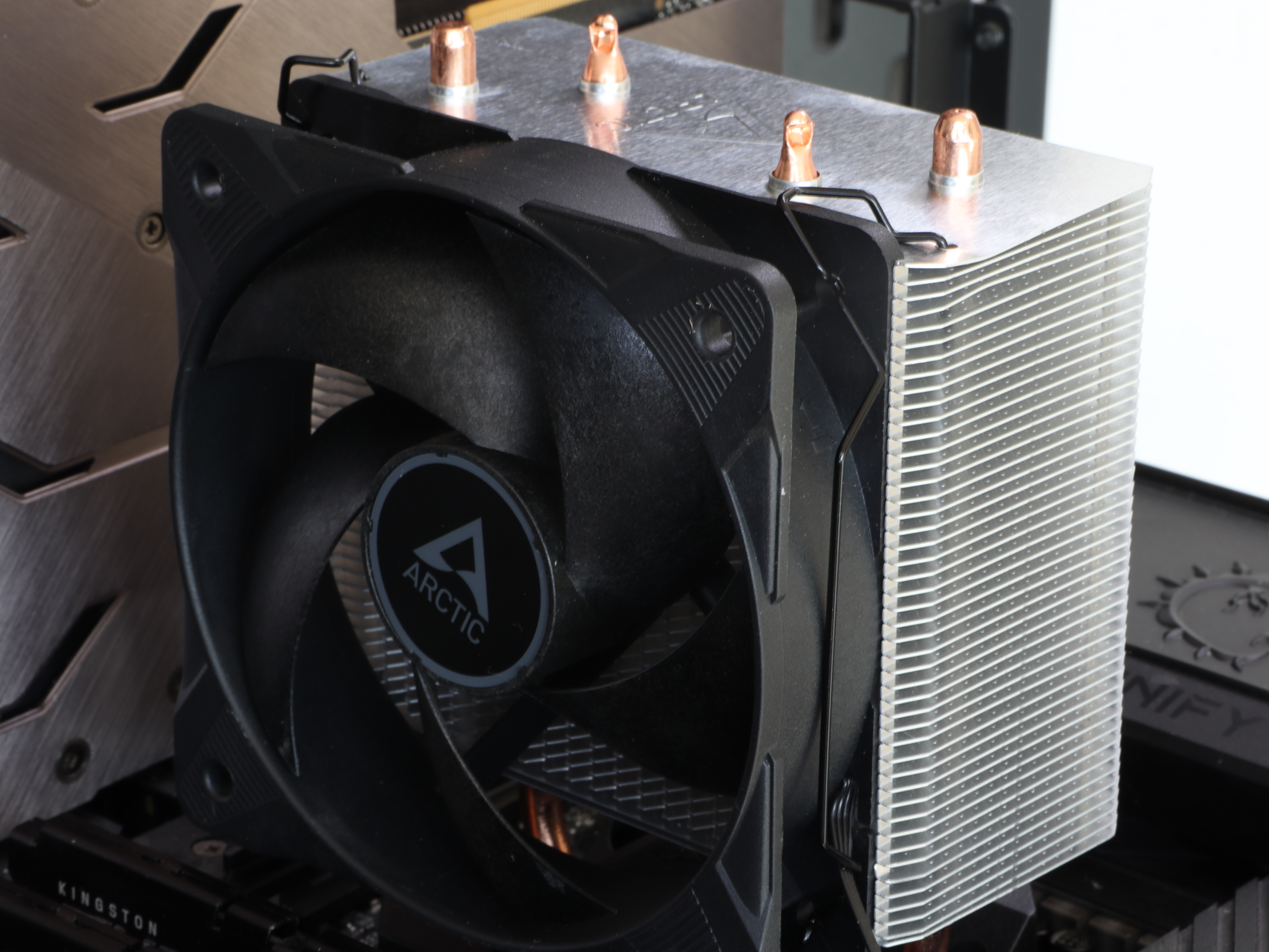 Aircooling Arctic Freezer 8i compact LGA1700 cooler LGA1851 Intel aircooler CPU.JPG